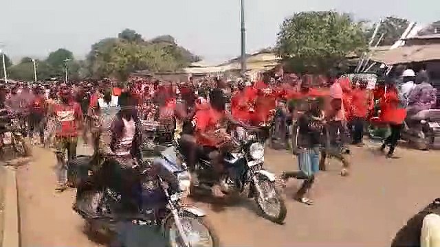 Fria, les militants et sympathisants du FNDC dans la rue. Lire la suite sur guineenews.org (2)