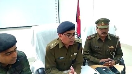 पुलिस ने वाहन चोर को किया गिरफ्तार, दो पुलिसकर्मियों को किया निलंबित