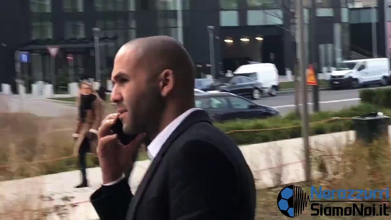 L'agente di Victor Moses nella sede dell'Inter (21/01/2020)