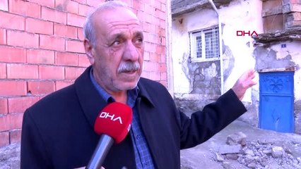 Diyarbakır halı silkelerken damdan düşen anne ve kızı yaralandı