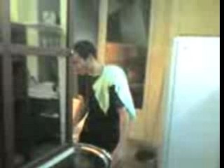 Lui seul peut manier la salade ainsi c un Chef