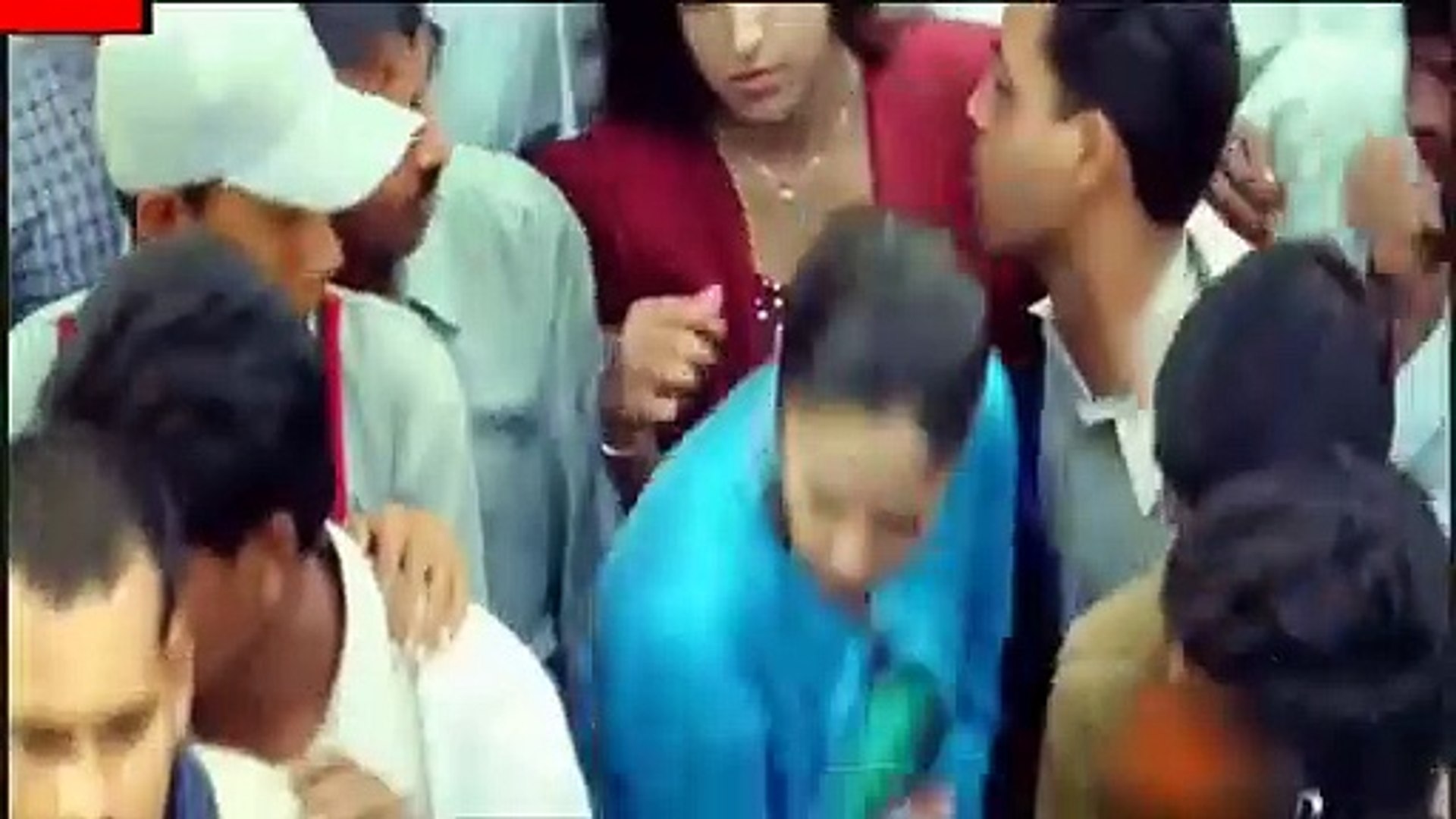 Jyothika Xnxx - Jyothika (fans misbehave at shooting Spot) - video Dailymotion