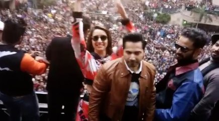 Varun Dhawan and Shraddha Kapoor enthrall students of  a University in Noida