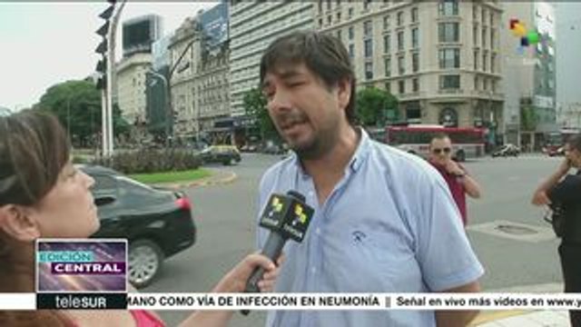 Argentina:reincorporan a empleados estatales y dan becas a científicos