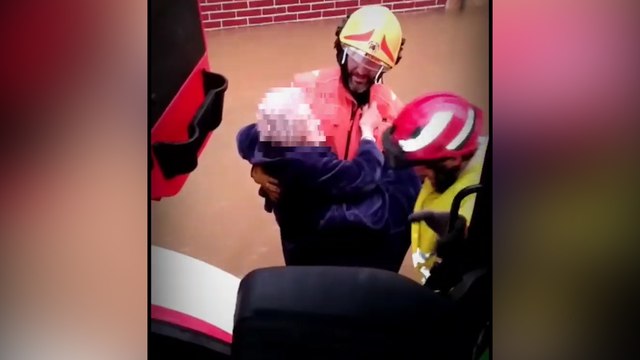 Rescate a una mujer de 88 años en Rafelguaraf (Valencia)