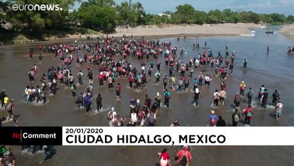 Scuffles as migrants try to cross into southern Mexico