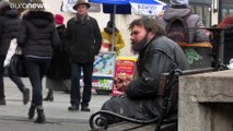 المشرّدون في المجر: من لم يمت بالفقر مات من شدة البرد.. 100 شخص قضوا جرّاء النوم في العراء