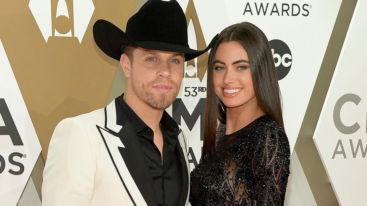 Dustin Lynch Reveals the 'Clever' Messages He Used to DM Girlfriend