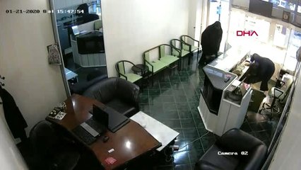 Kara çarşaflı soyguncuyu esnaf etkisiz hale getirdi