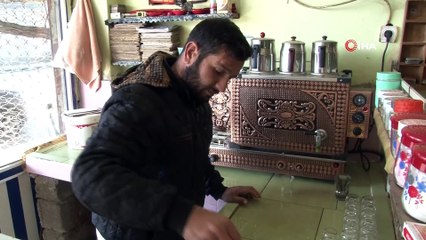 Eşiyle ayrıldı, çocukları yurda verildi, şimdi kahvehanede yaşıyor