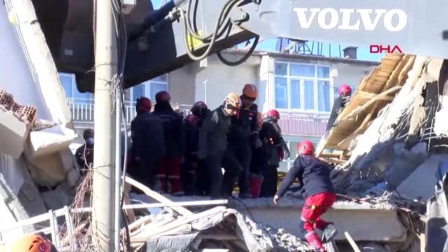 Elazığ sürsür mahallesi dilek apartmanı'nda arama kurtarma çalışmaları-1