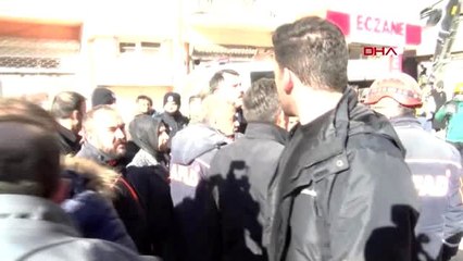 Elazığ mustafa paşa mahallesinde yıkılan bina ve bakan kurum'un incelemlerde bulunması