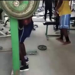 Guy shit him self lifting weights