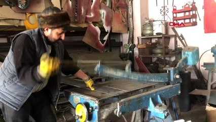 Demirci ustası, 'zülfikar' kılıç yaptı