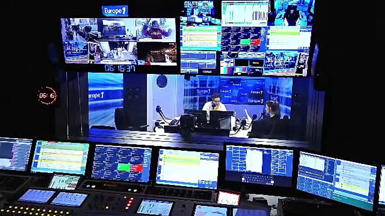 Jean-Paul Gaultier : Jean Teulé se rappelle avoir "assisté à son premier défilé" en classe