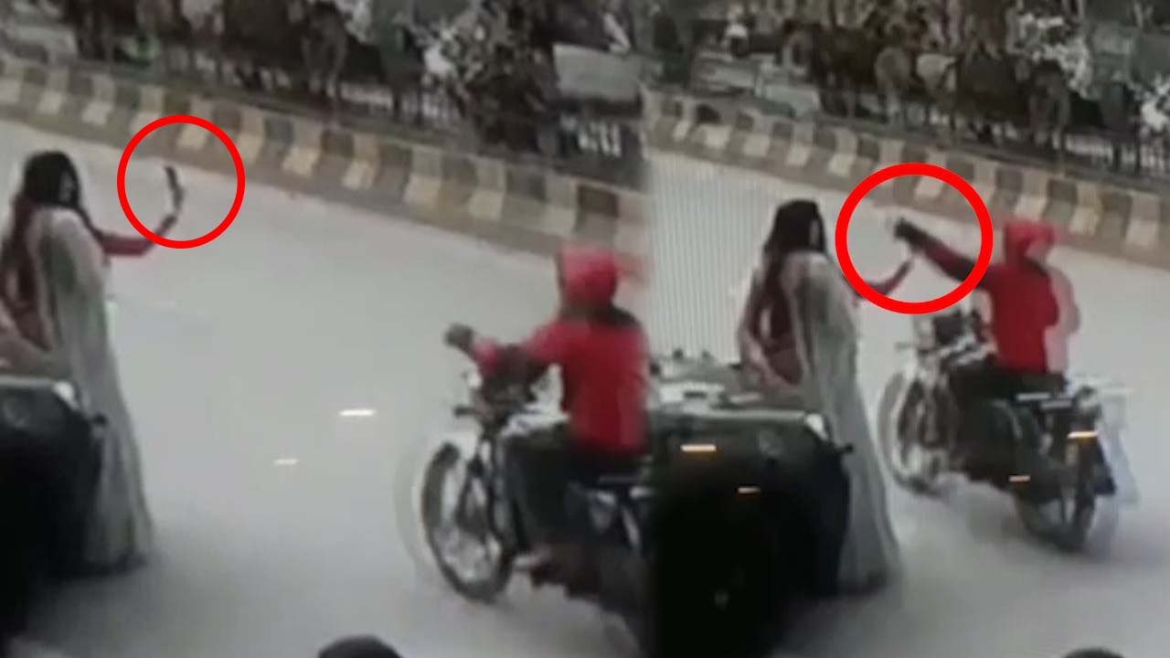 Selfie lovers be careful  | Selfie | Mobile Theft | Oneindia Kannada