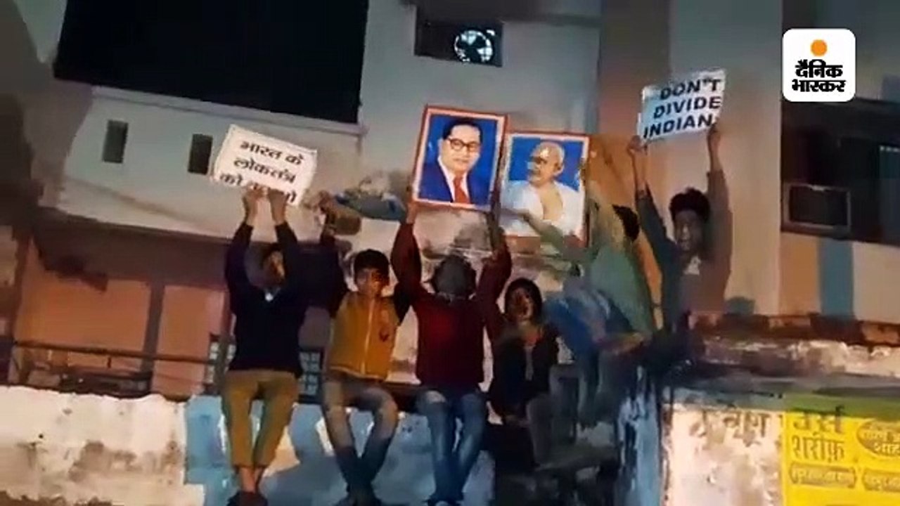 'शाहीन बाग' की तर्ज पर इटावा में सड़क प...