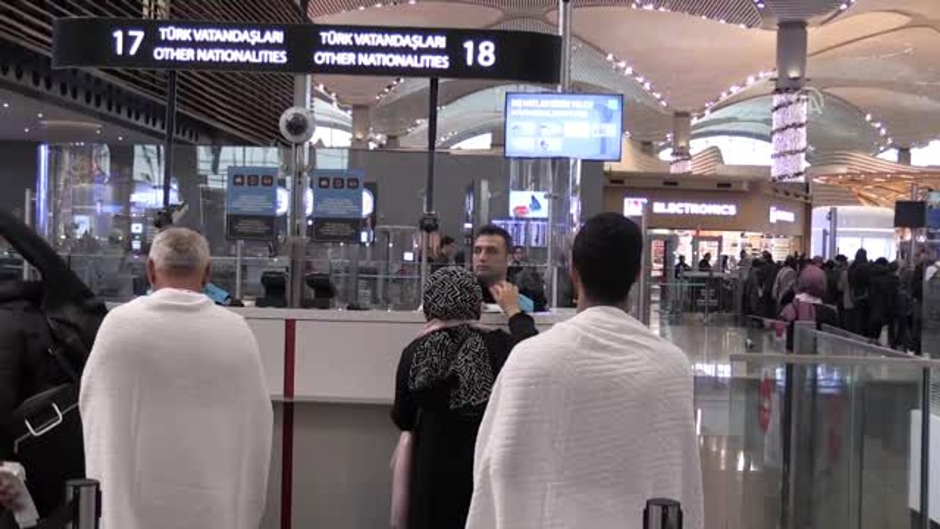 turkuaz yelekli pasaport polisleri istanbul havalimani nda hizmet vermeye basladi dailymotion video