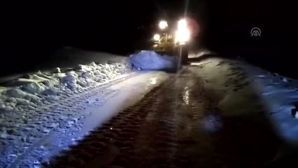 Sivas'ta karda mahsur kalan 3 kişi kurtarıldı