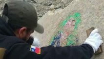 Detienen a una turista italiana por hacer dibujos en las rocas de las Torres del Paine (Chile)