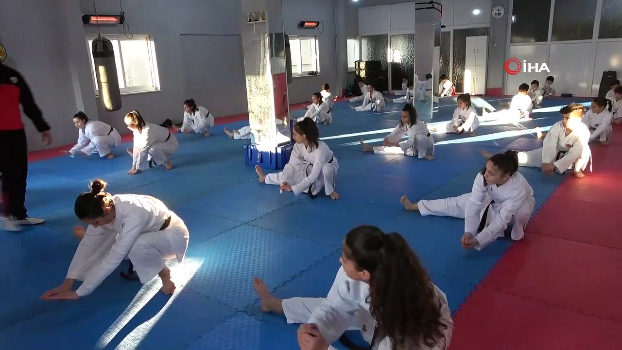 30 karateciden 27’si madalya kazanarak rakiplerine fark attı