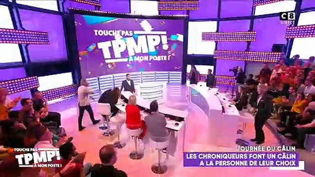 Un long baiser avec la langue entre Isabelle Morini-Bosc et Gilles Verdez dans TPMP surprend Cyril Hanouna et les téléspectateurs de l'émission - VIDEO