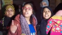 इटावा में प्रदर्शनकारी महिलाओं ने लगाए पुलिस पर आरोप, सुनिए क्या कहा