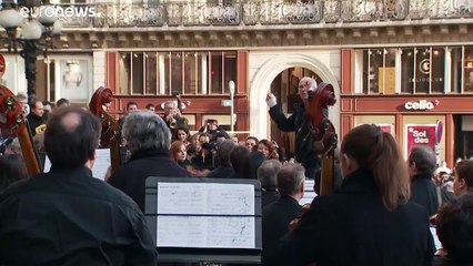 Un concert gratuit sur les marches de l'Opéra Garnier