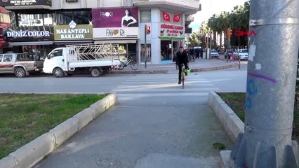 Kırmızı ışıkta geçen, kasksız bisikletliye 420 lira ceza