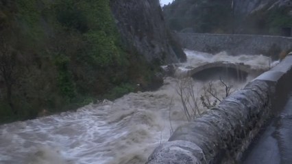 Tempête Gloria: les images de l'Agly en crue dans les Pyrénées-Orientales