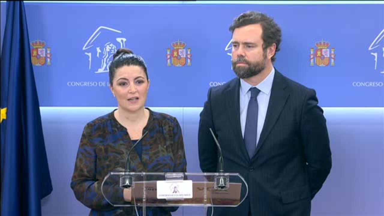 La ultraderecha aconseja a algunos dirigentes del PP "prudencia" en sus críticas a la censura parental