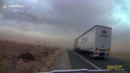 Timelapse shows entire dust storm engulf highway in Australia