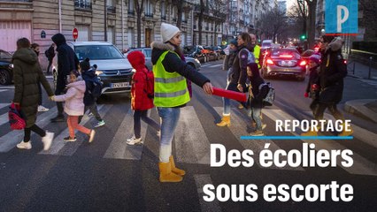 Mort d’une fillette de 11 ans : les parents font la circulation pour protéger les écoliers