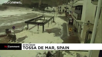 Habzó utcák egy spanyol kisvárosban