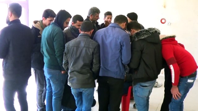 Haberi duyan Suriyeliler gümrük kapısına akın etti