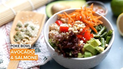 Poké bowl: avocado & salmone