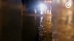 Chuva forte deixa ruas alagadas em bairros de Linhares