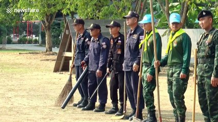Thai army chiefs burn leaves to demonstrate the causes of air pollution