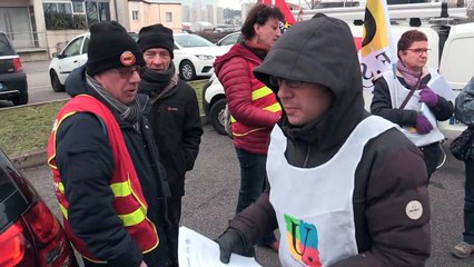 Sur le terrain, les opposants à la réforme des retraites mettent les bouchées doubles