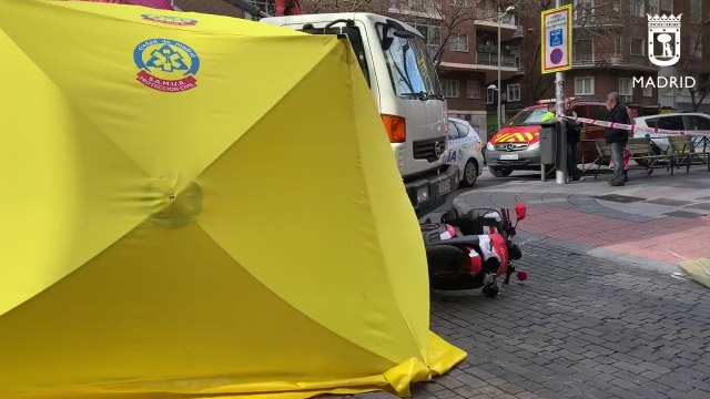 Muere un motorista de 22 años al colisionar contra un camión