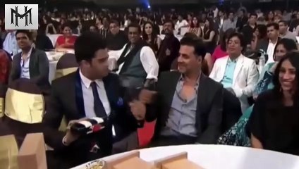 Akshay kumar saying  Kitni BAKWAAS karte ho  at award show##
