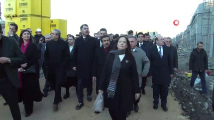 Bakan Kurum, inşaatı devam eden Sur evlerini inceledi