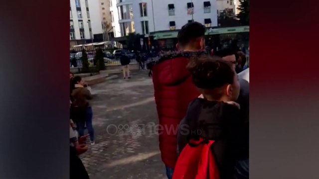 Ora News - Studentët rinisin protestat, bojkotojnë mësimin