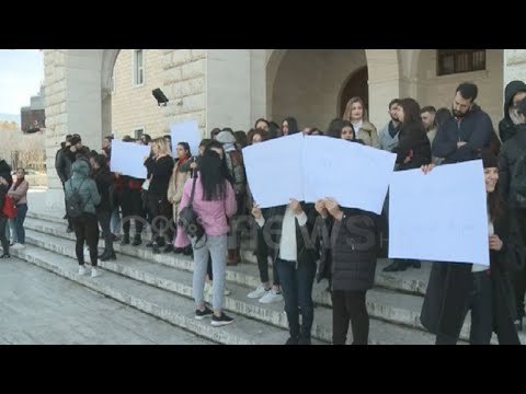 Ora News - Studentët rinisin protestat, bojkotojnë mësimin