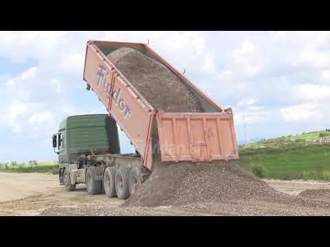 Termeti shkurton fondet per investime publike