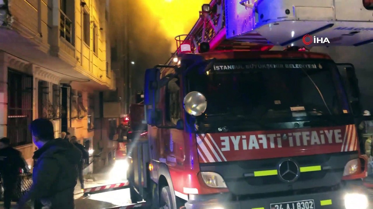 Esenyurt'ta mobilya atölyesi alev alev yandı