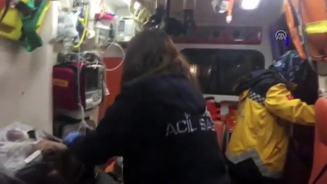 Koltuk imalathanesinde çıkan yangına itfaiye ekipleri müdahale ediyor (3)