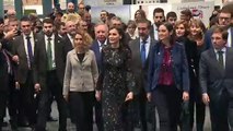 La Reina Letizia inaugura Fitur prestando atención al turismo español