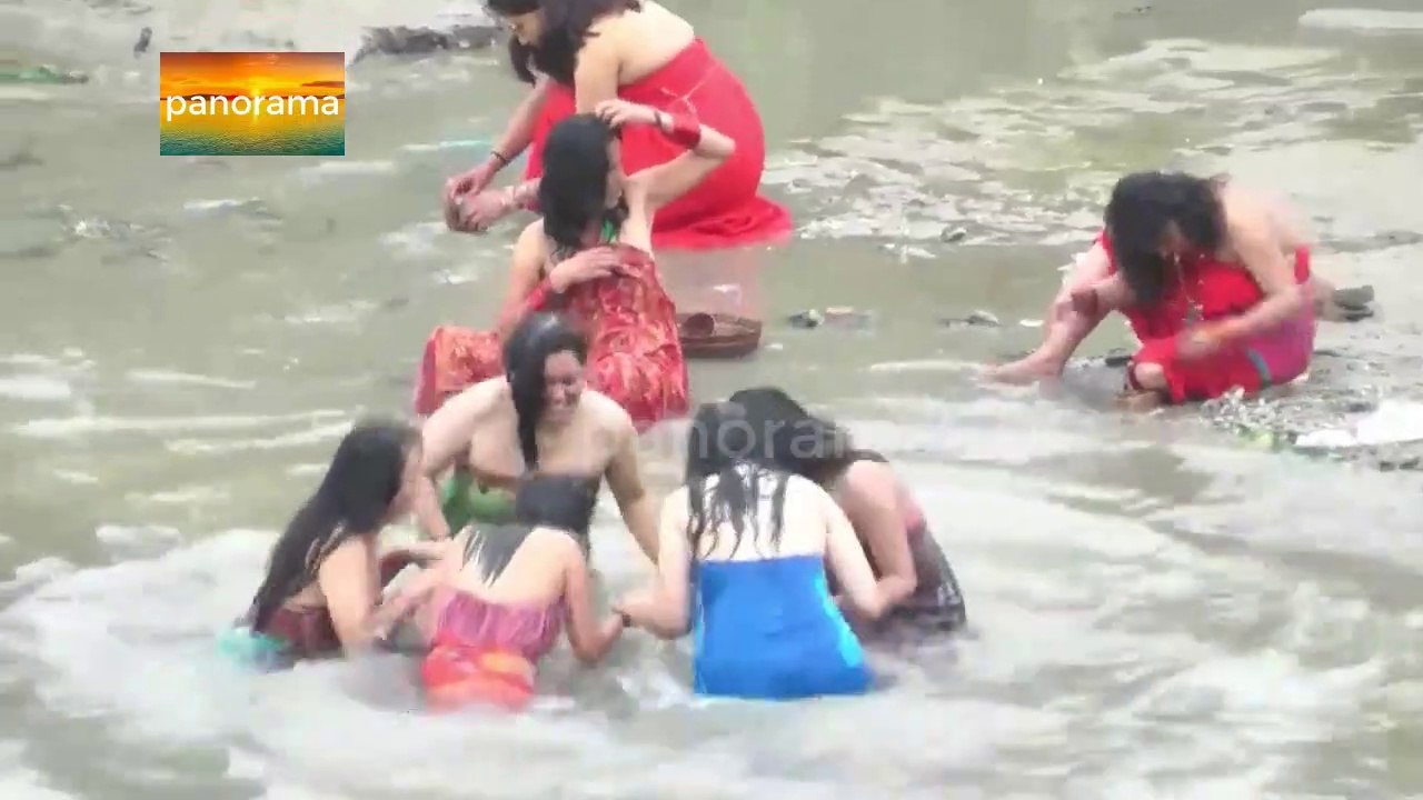 #Open Bath Nepali women culture Nepal    Nepali women open bath bagmati  river 2020   Nepali women open bath sali nadi 2020   devghat snan Nepali  women sali river    Nepali open bath 2020  sali nadi