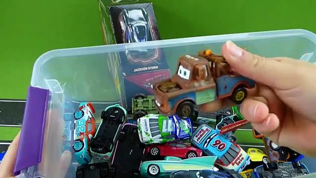 cars 3 race track toy